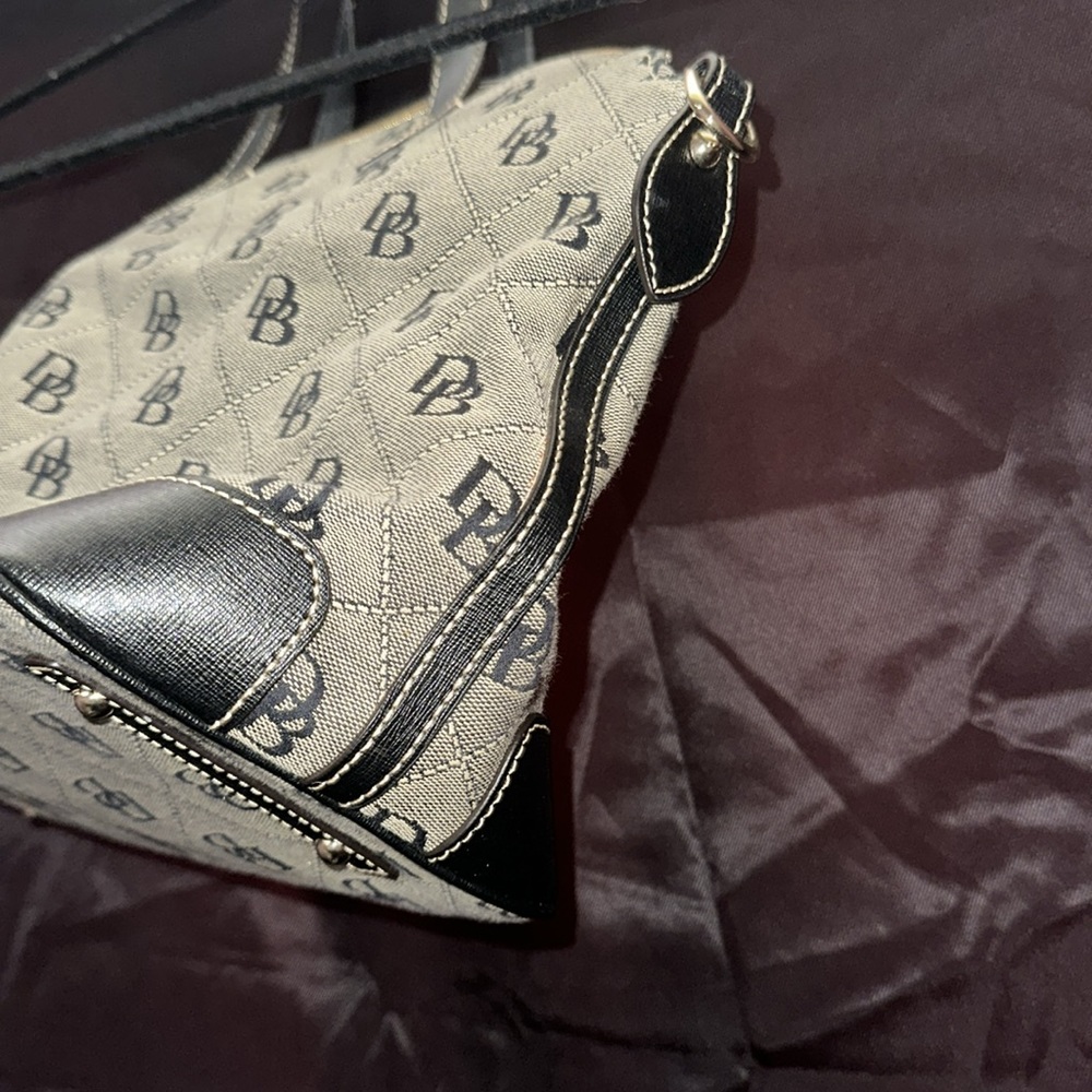 Dooney and Bourke handbag - Picture 6 of 10
